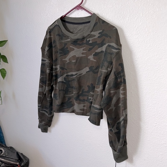 STRUT THIS • Green Camouflage Crop Top Sweater - Picture 4 of 5